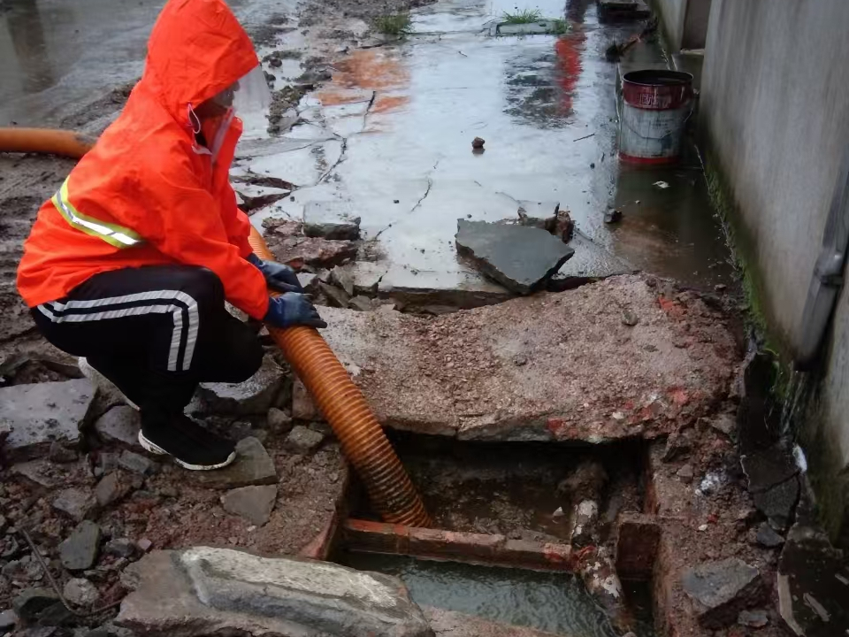 建德专业清理污水池 炜誉市政以规范流程守护城市 “肠道”