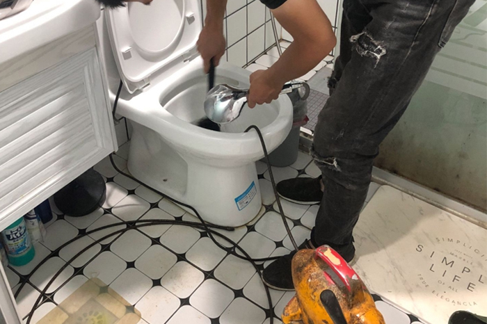 建德马桶堵塞自己疏通还是找师傅?专业上门服务让你省时更省心